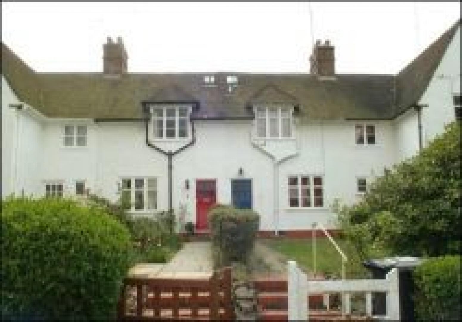 			2 Bedroom, 1 bath, 1 reception Flat			 Wordsworth Walk, HAMPSTEAD GARDEN SUBURB NW11